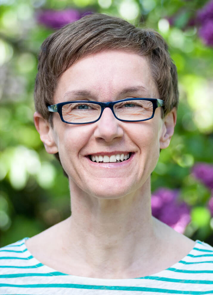 Caroline Rauscher studierte Pharmazie an der Julius-Maximilian-Universität in Würzburg Caroline Rauscher studierte Pharmazie an der Julius-Maximilian-Universität in Würzburg