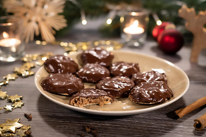 Lebkuchen mit veganer Schokoglasur Lebkuchen mit veganer Schokoglasur