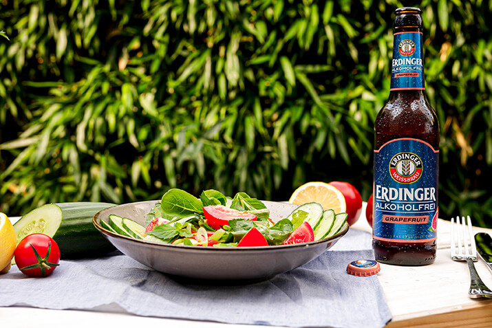 grüner Salat mit Honig-Senf-Dressing grüner Salat mit Honig-Senf-Dressing