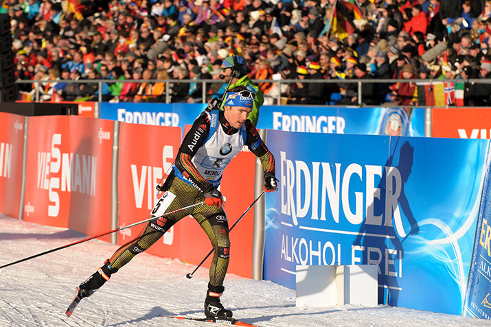 Ein Biathlet beim Skaten, dem sogenannten Schlittschuhschritt. Ein Biathlet beim Skaten, dem sogenannten Schlittschuhschritt.