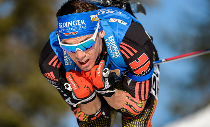 Auf besonders steilen Abfahrten erreichen Biathleten mit der „Free Skate“-Technik über 70 km/h. Auf besonders steilen Abfahrten erreichen Biathleten mit der „Free Skate“-Technik über 70 km/h.