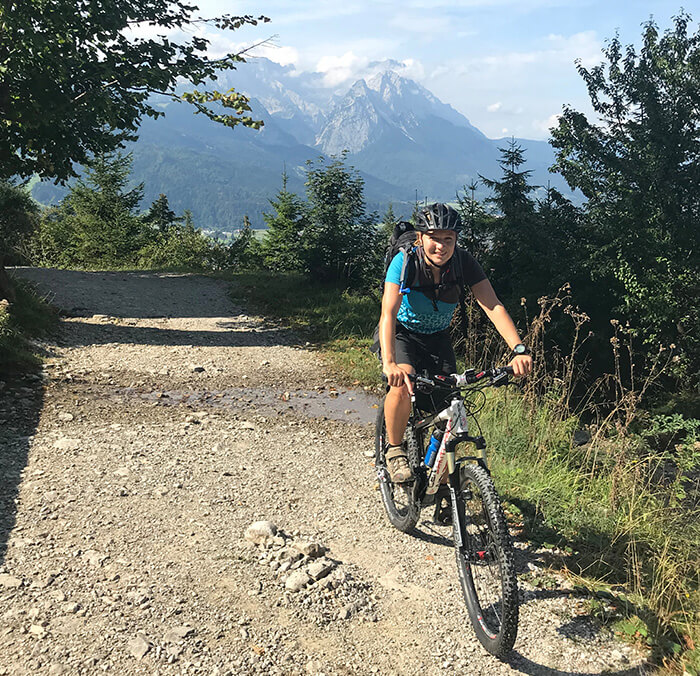 Mountainbiking ist vor allem: Die Landschaft genießen und aktiv die schönen Ecken der Welt erkunden. Mountainbiking ist vor allem: Die Landschaft genießen und aktiv die schönen Ecken der Welt erkunden.