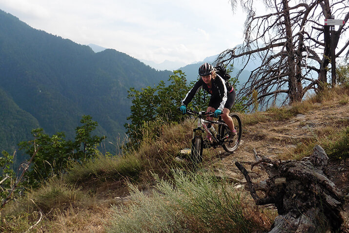 Ein Trail im Mairatal, in der italienischen Provinz Cuneo Ein Trail im Mairatal, in der italienischen Provinz Cuneo
