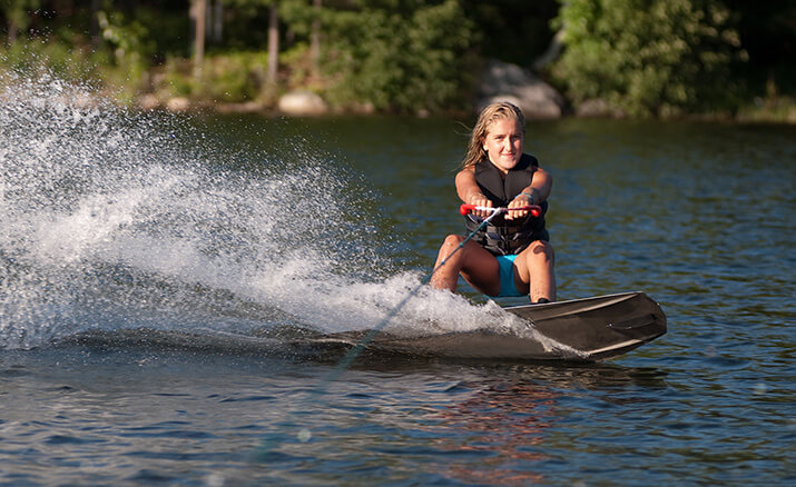 Mit Power über den See: Wakeboarding Mit Power über den See: Wakeboarding
