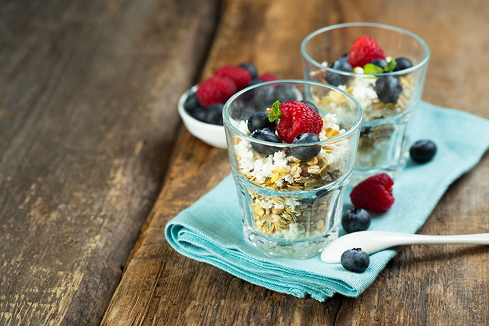 Vanillequark mit Haferflocken und Beeren von Nils Frommhold Vanillequark mit Haferflocken und Beeren von Nils Frommhold