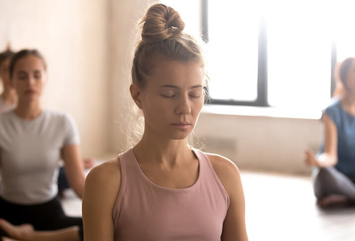 1. Die Atmung beim Yoga: den Körper spüren 1. Die Atmung beim Yoga: den Körper spüren